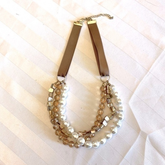 Women’s beautiful multilayered necklace. - Picture 2 of 3